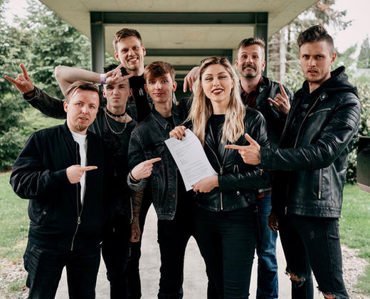 Signing a contract with the band Jamaron